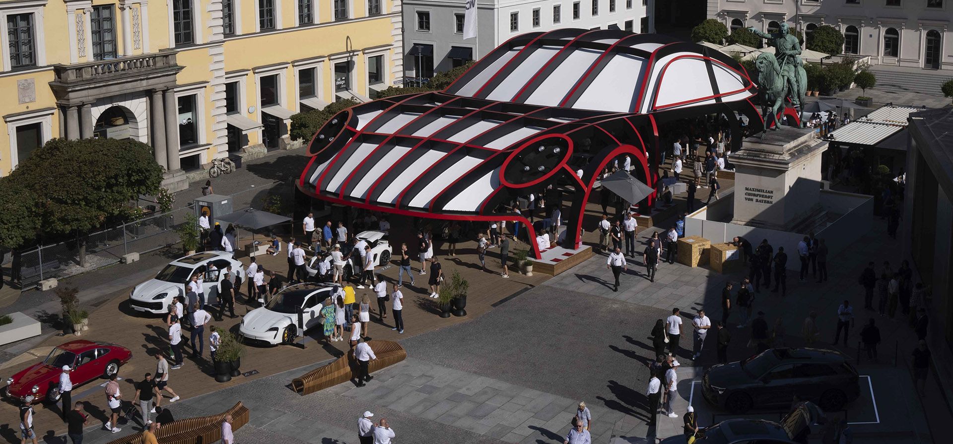 La gente visita el pabellón Porsche Open Space en el salón del automóvil IAA en Munich, Alemania, el viernes 8 de septiembre de 2023. El salón internacional del automóvil IAA Mobility 2023 se lleva a cabo en Munich del 5 al 10 de septiembre de 2023. (Foto AP /Matías Schrader) La gente visita el pabellón Porsche Open Space en el salón del automóvil IAA en Munich, Alemania, el viernes 8 de septiembre de 2023. El salón internacional del automóvil IAA Mobility 2023 se lleva a cabo en Munich del 5 al 10 de septiembre de 2023. (Foto AP /Matías Schrader)