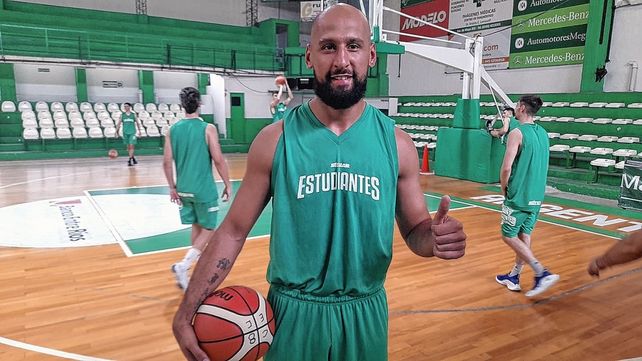 La dirigencia del Club Estudiantes Concordia confirmó que el dominicano Cristian Lora no continúa en el equipo de Liga Argentina y en su lugar arribó el uruguayo Federico Álvarez.
