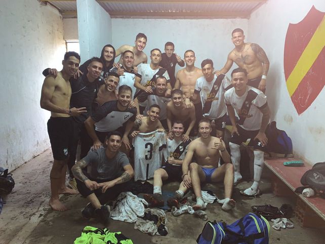 Río Negro de festejo. El equipo de barrio Belgrano derrotó a San Roque y se transformó en el mejor equipo de la primera parte de la Copa Pinasco.   