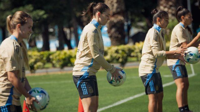 La crespense Agostina Holzheier (a la izquierda) integra el plantel de la Selección Argentina Femenina. La crespense Agostina Holzheier (a la izquierda) integra el plantel de la Selección Argentina Femenina.
