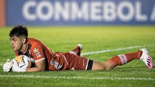 El arquero uruguayo que estaría en la mira de Unión