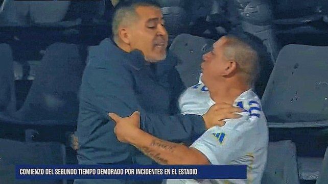 Riquelme en plena tribuna.
