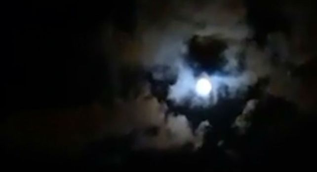 La silueta en el cielo en la que los fans de Maradona vieron al ídolo argentino.&nbsp;