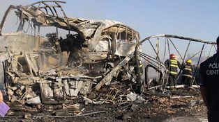 Tragedia en Mendoza: son 17 las víctimas fatales y 14 heridos al chocar un camión y un micro