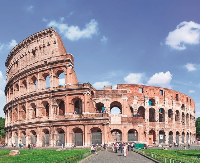 El Coliseo romano es uno de los destinos con más historia para recorrer en un viaje por Europa