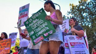 En Paraná, cientos de personas se movilizaron para pedir se garantice el aborto legal, seguro y gratuito y la implementación de la ley de Educación Sexual Integral.