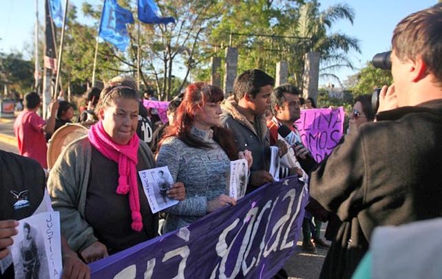 La madre de Melina Romero dijo ayer que se encuentra completamente destruida luego de que en la madrugada reconociera el cuerpo de su hija de 17 años.