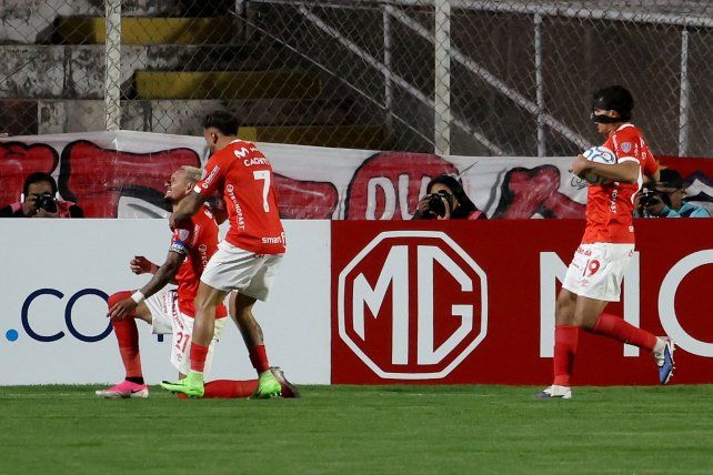 Cianciano goleó a Lanús.