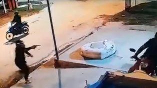 Motochorros en acción: así salen a cazar a sus víctimas en plena madrugada en Santa Fe