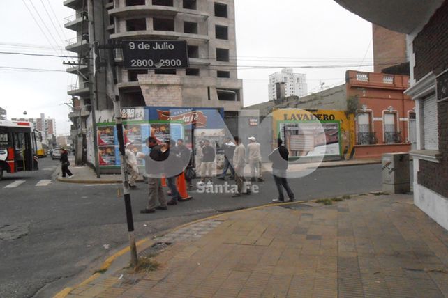 Trabajadores de la Uocra mantienen tres cortes en la ciudad