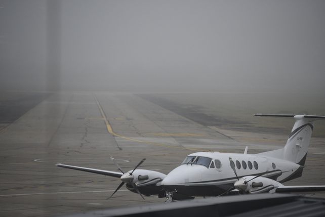 Programan vuelos privados en el aeropuerto de Fisherton para los invitados al casamiento de Messi
