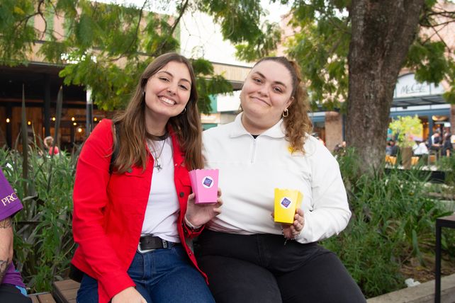Victoria Poudes Salguero y Eimy Clement  