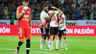 River, es el puntero del torneo.
