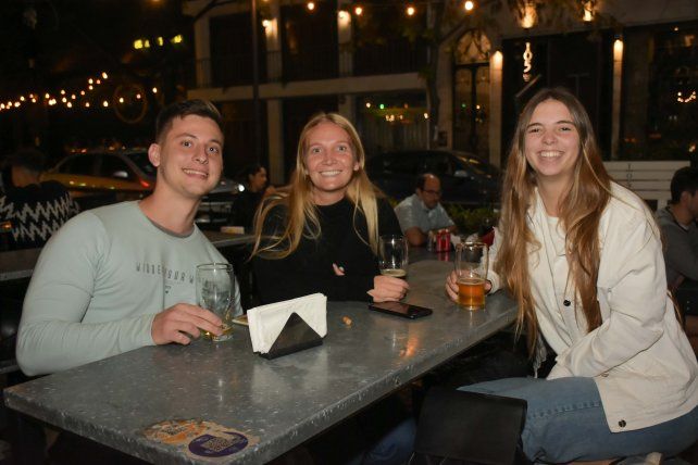 Galo Bernardi, Giuli Molinari y Catalina Scaglione