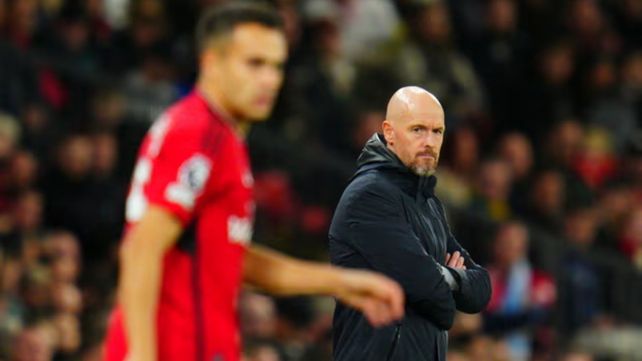 La cara lo dice todo. Erik Ten Hag quedó molesto con el rendimiento de su equipo en el clásico.
