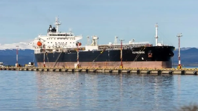 El VS Promise es el buque tanque dedicado al transporte de petróleo que llegó al puerto de Ushuaia.