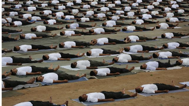La India  celebra el Día Internacional del Yoga