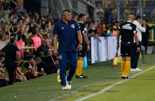 Almirón utilizó sistemas tácticos diferentes, pero ocho nombres se repitieron desde el inicio en los tres partidos.