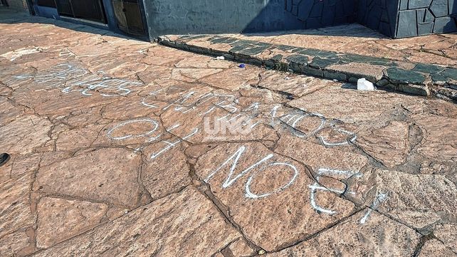 Atacaron a balazos la sede de Colón y además dejaron pintadas.&nbsp;