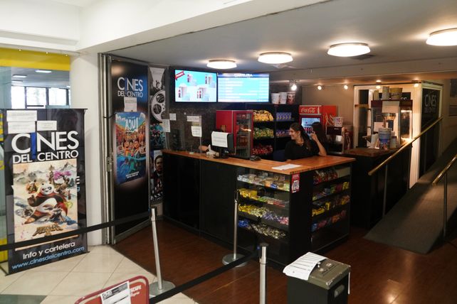 Boletería y kiosko de los Cines del Centro.