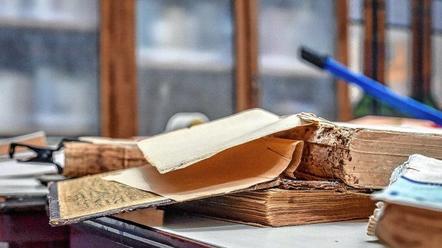 La Facultad de Ciencias de la Vida y la Salud de la Uader avanza en un proyecto de organización. Hasta ahora se han procesado 1.800 libros