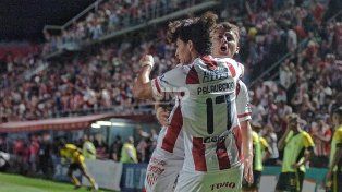 Unión aplastó a Defensa, selló la permanencia y se ilusiona peleando bien arriba en la zona A