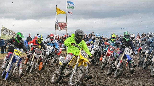 Más de 100 pilotos le dieron vida a una fría jornada que entregó competencias atractivas en el Complejo Interlagos.