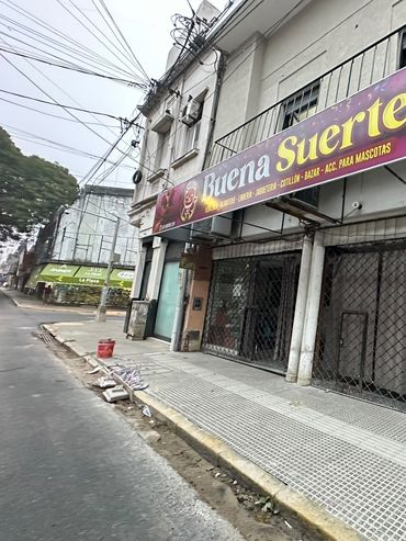 Investigan el ataque a balazos contra una adolescente de 16 años en un comercio del microcentro santafesino