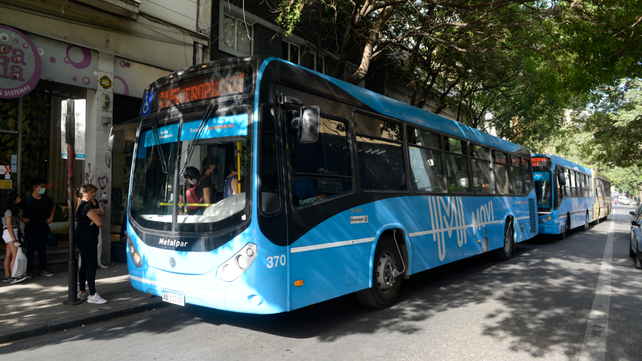 El sistema de transporte otra vez vuelve a estar en jaque por la demora en la llegada de los subsidios nacionales. 
