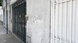 marcaron la casa de un policia en barrio roma, lo emboscaron y le robaron el arma reglamentaria y el celular