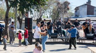 “Estamos festejando la colocación de los adoquines. Quedó muy lindo. Hermoso. Para nosotros esto es muy importante, sufríamos barro, tierra y ahora esto quedó impecable, celebraron los vecinos.