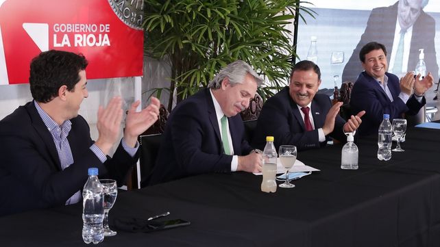 Coronavirus: el presidente Fernández canceló su viaje y el ministro Arroyo está aislado