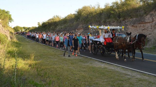 valle maría. Una procesión llegó a la inauguración de la playa.