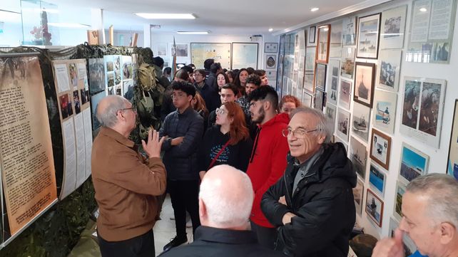 Visita al Museo de Malvinas y charlas con veteranos. Emotivo encuentro para los chicos.