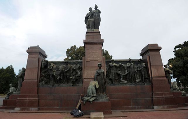 Monumento. Se halla ubicado detrás de la Casa Rosada