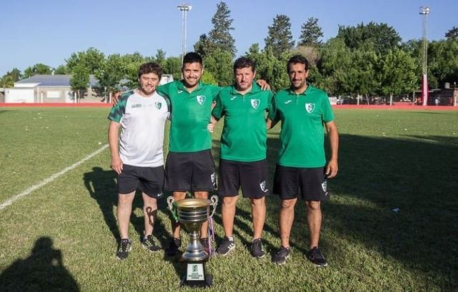 El cuerpo técnico campeón. Daniel Adami y sus colaboradores siguen de festejo.&nbsp;