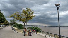 El cielo sobre la ciudad hoy estará mayormente nublado y las temperaturas serán altas durante toda la jornada. El cielo sobre la ciudad hoy estará mayormente nublado y las temperaturas serán altas durante toda la jornada.