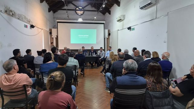 Roldán presentó a los vecinos el proyecto de una rotonda en rutas 9 y A012