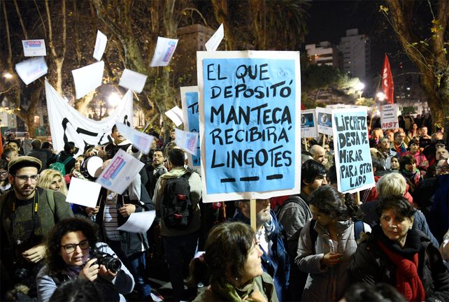 Rosario redobló la apuesta y salió masivamente a la calle en el segundo ruidazo contra los aumentos