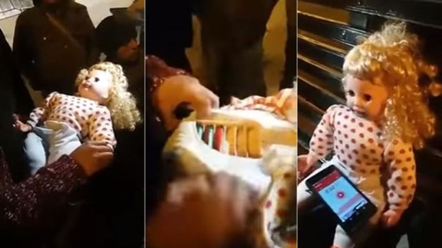 La muñeca dice frases demoníacas y no tiene pilas.