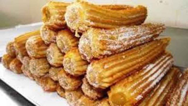 Te proponemos una receta ideal para días lluviosos: churros rellenos de dulce de leche