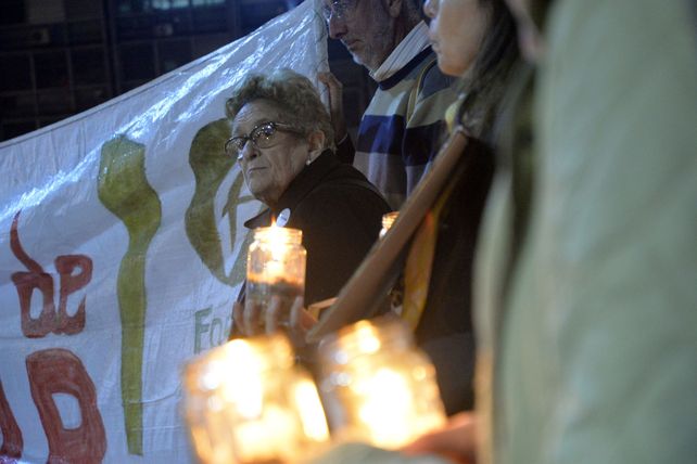 Miryan entre las velas.&nbsp;
