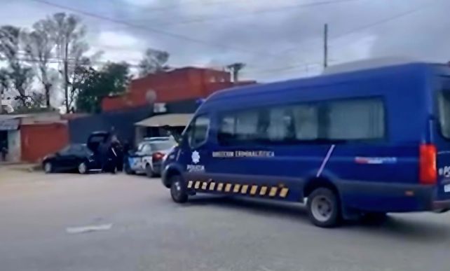 Perdió el control de su moto y falleció tras impactar con una columna de alumbrado