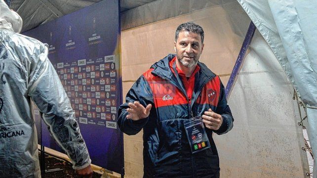 Patronato-Botafogo: la lluvia complica el campo de juego