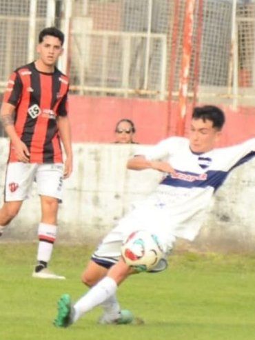 Universitario festejó en el inicio de la fecha 15 de la Liga Paranaense