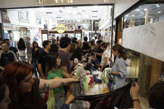 La Noche de las Peatonales tendrá como novedades una original competencia entre las galerías del centro