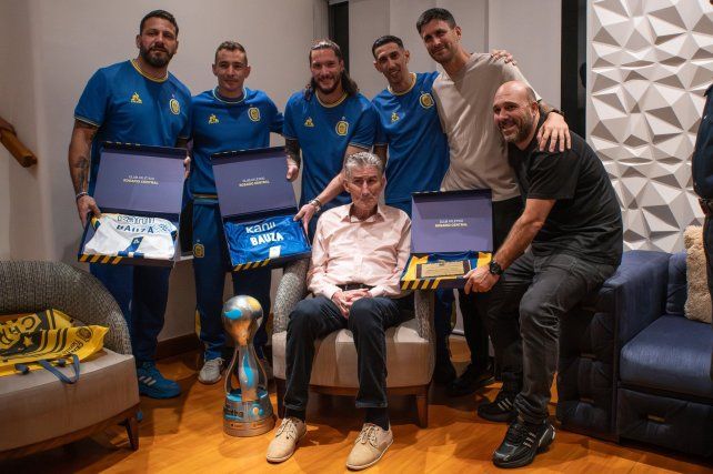 Las figuras de Central fueron a la casa de uno de los máximos ídolos del club.
