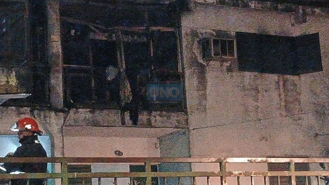 Bomberos controlaron un incendio en Paraná XIII.