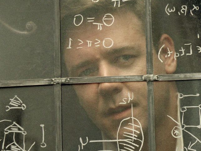 Russell Crowe personificando a Nash