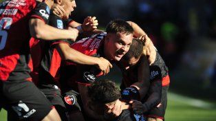 Newells no quiere desprenderse: mira la segunda mitad entre los de arriba